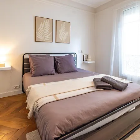 Апартаменты Spacious For 6 People Париж